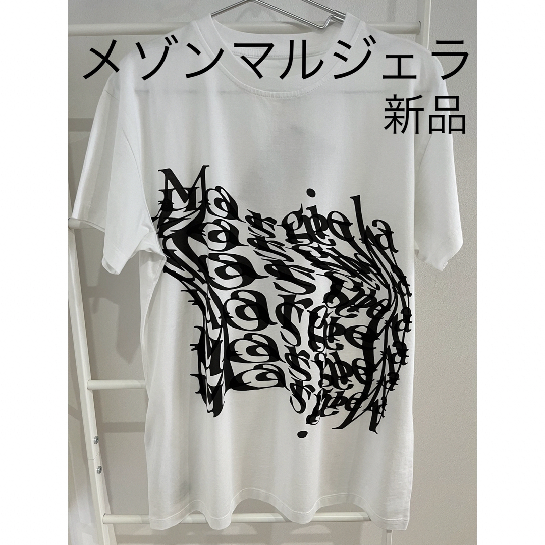 MM6(エムエムシックス)のメゾン マルジェラ トップス カットソー  Tシャツ ロゴ 白 黒 新品未使用 レディースのトップス(Tシャツ(半袖/袖なし))の商品写真