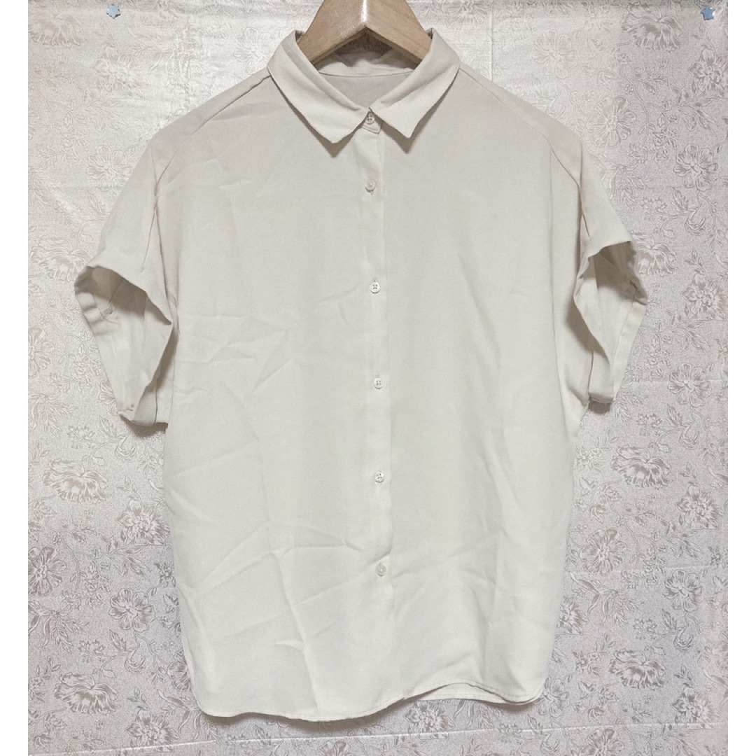 GU(ジーユー)のトップス レディースのトップス(シャツ/ブラウス(半袖/袖なし))の商品写真