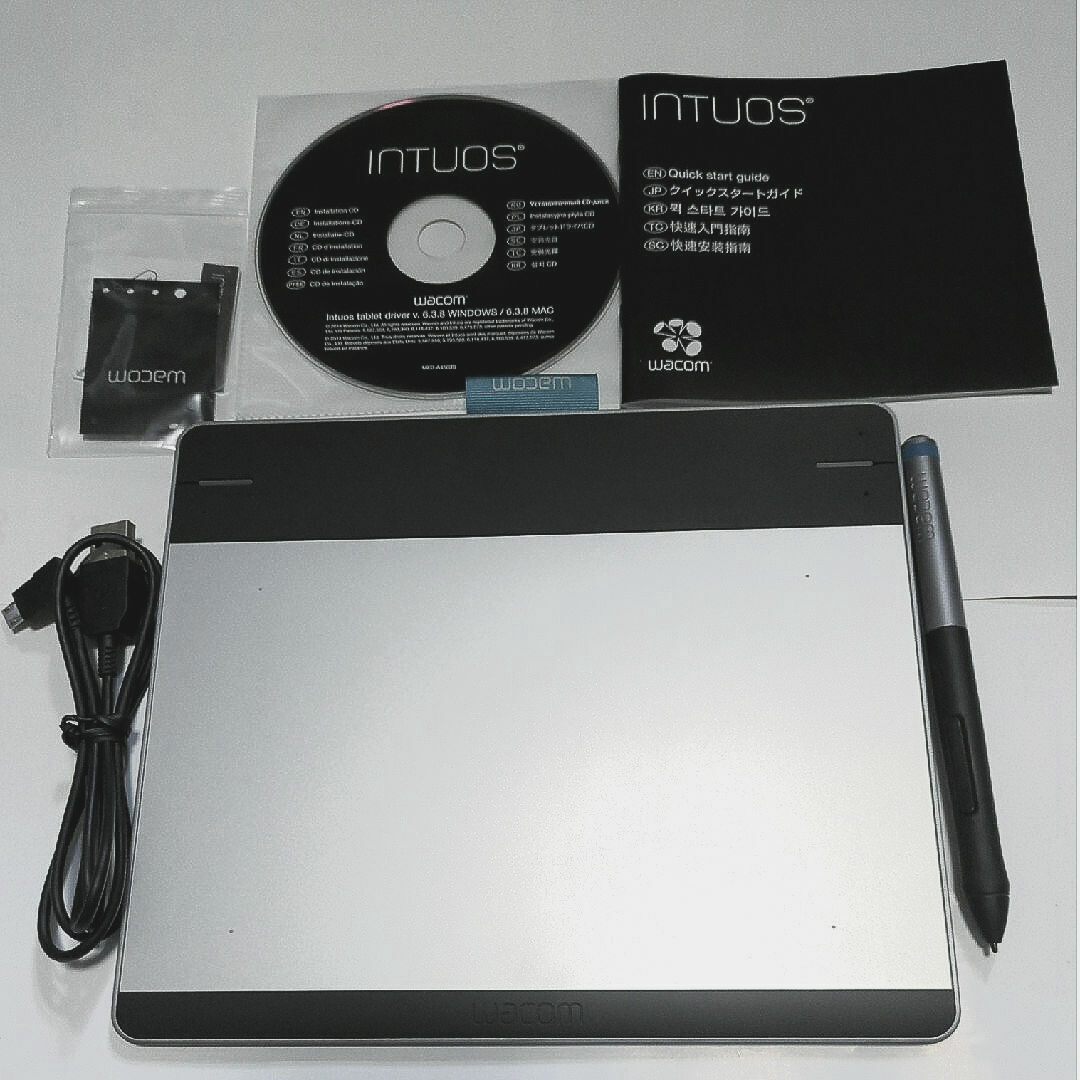 Wacom(ワコム)のWacom intuos small CTL-480 ペンタブ 付属品完備 スマホ/家電/カメラのPC/タブレット(PC周辺機器)の商品写真