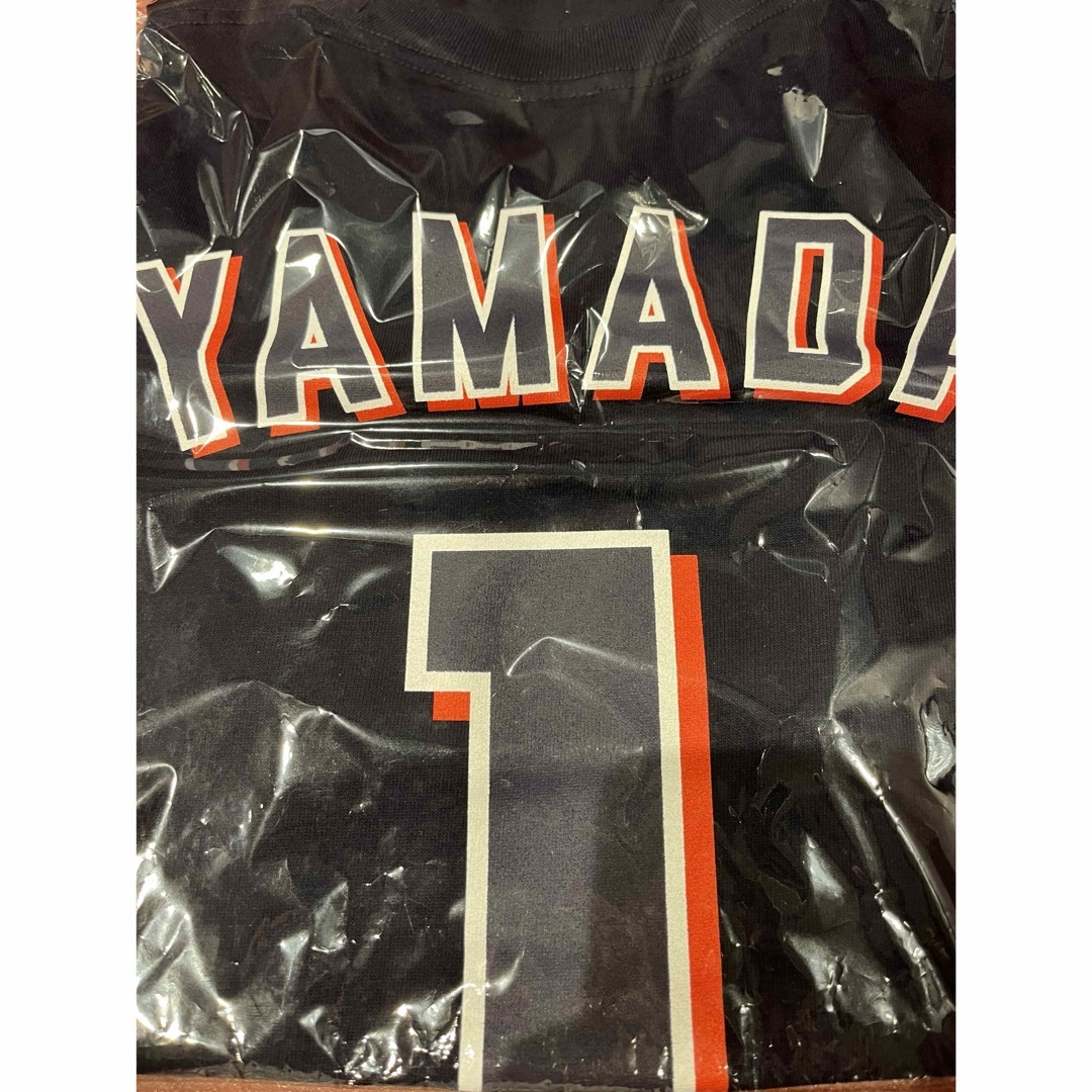 山田哲人 新キャプテンマークTシャツ　Sサイズ　東京ヤクルトスワローズ スポーツ/アウトドアの野球(応援グッズ)の商品写真