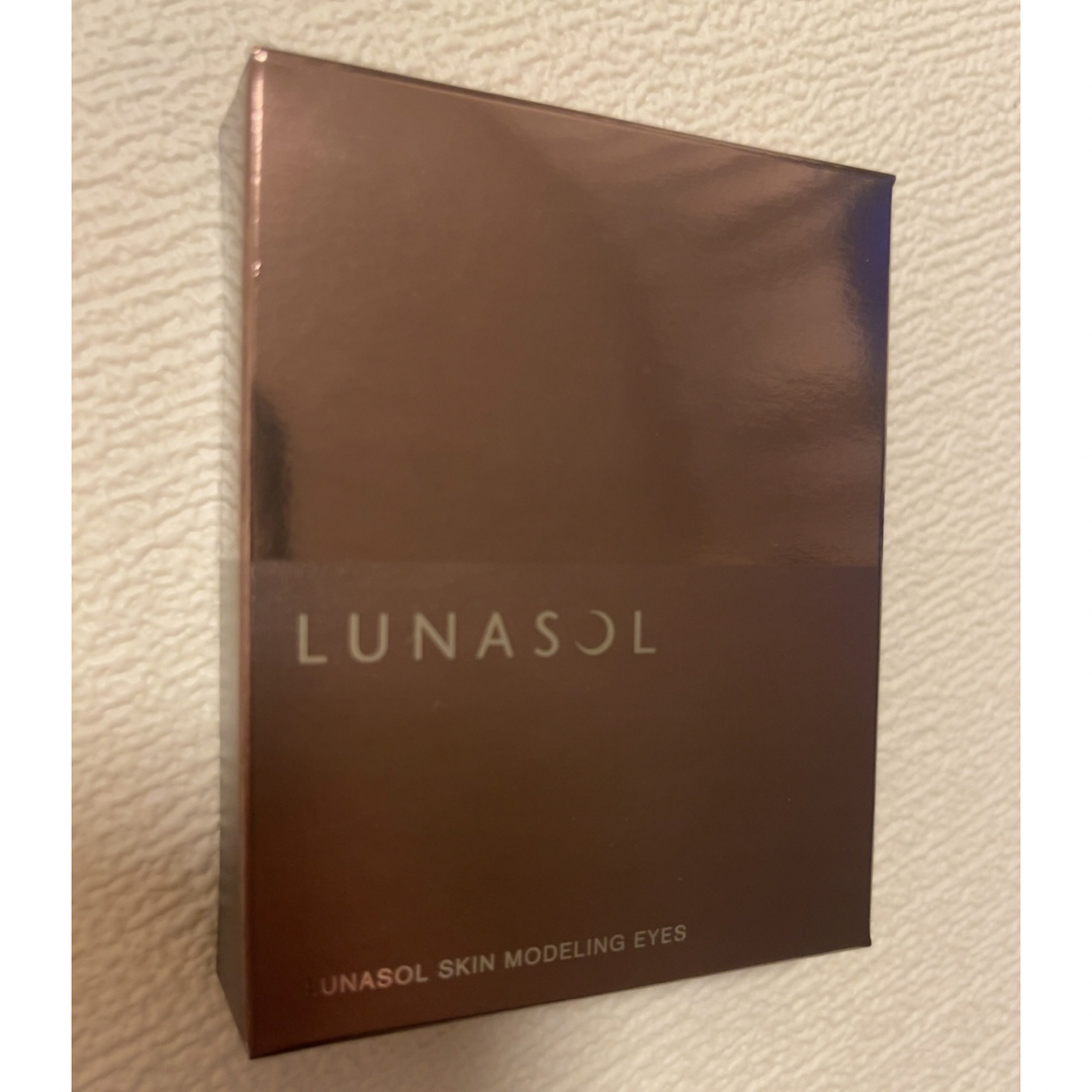 LUNASOL(ルナソル)の【新品・未開封】ルナソル スキンモデリングアイズ01 Beige Beige コスメ/美容のベースメイク/化粧品(アイシャドウ)の商品写真