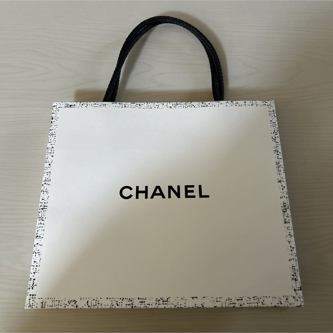 CHANEL(シャネル)のCHANEL シャネル ショッパー ショップ袋 紙袋 銀座本店限定 インテリア/住まい/日用品のオフィス用品(ラッピング/包装)の商品写真