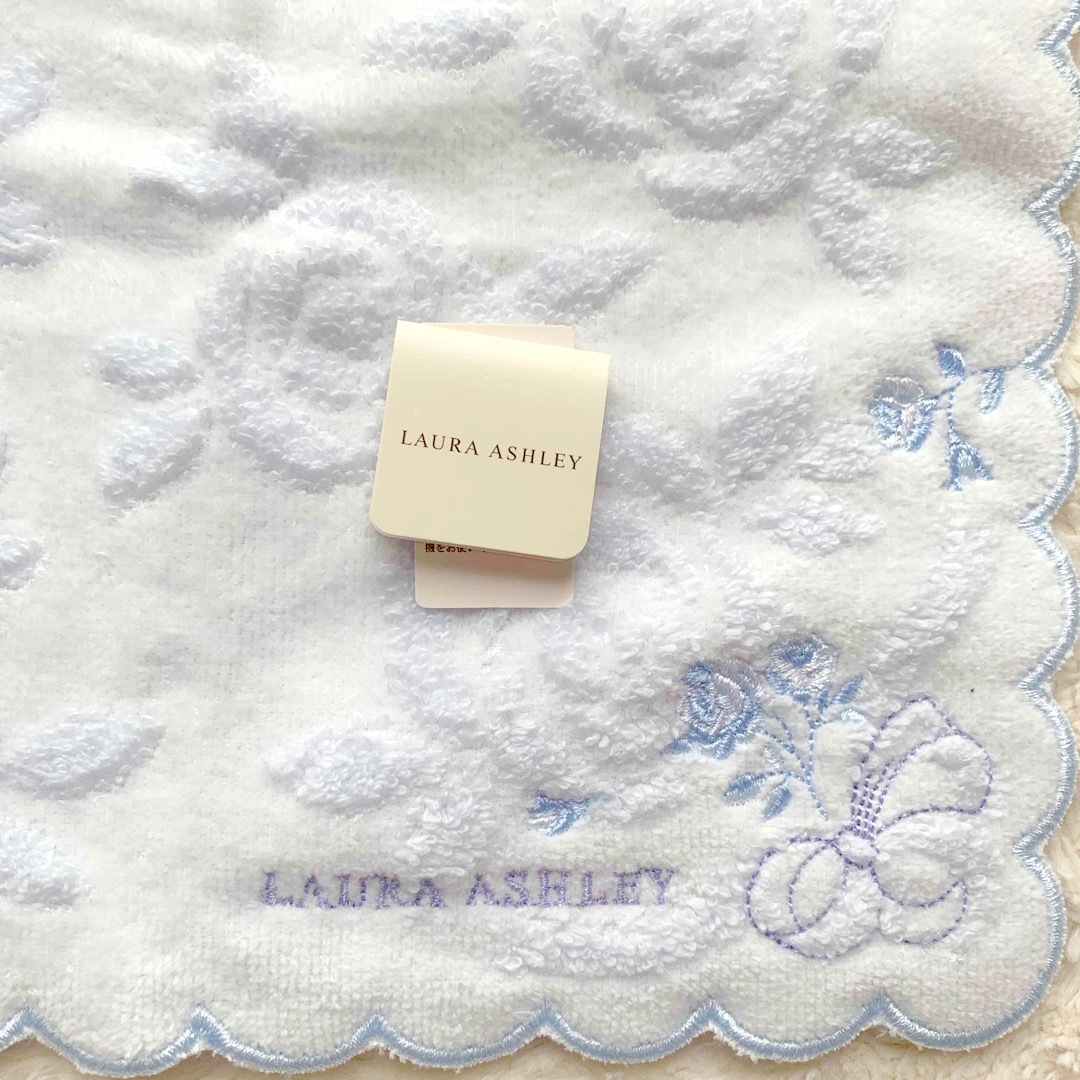 LAURA ASHLEY(ローラアシュレイ)の《未使用》LAURAASHLEY タオルハンカチ レディースのファッション小物(ハンカチ)の商品写真