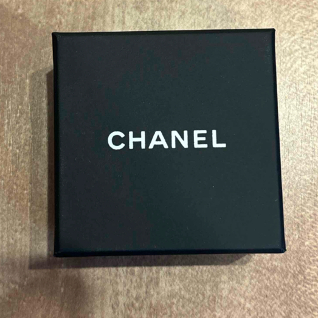 CHANEL(シャネル)のCHANEL クリスタル　フラワーモチーフ　ピアス レディースのアクセサリー(ピアス)の商品写真