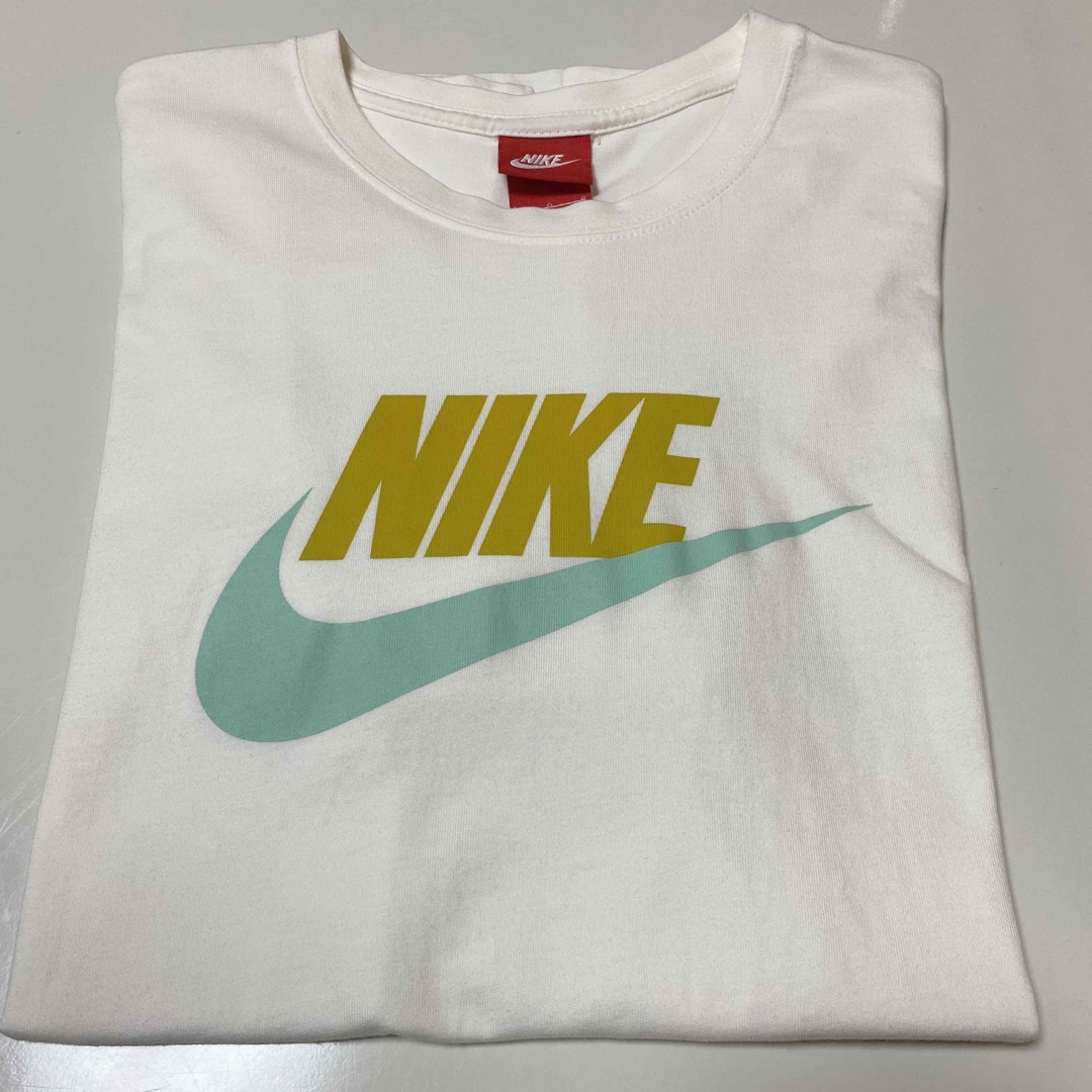 SLY(スライ)のNIKE SLY コラボ Tシャツ　ホワイト　白　 レディースのトップス(Tシャツ(半袖/袖なし))の商品写真