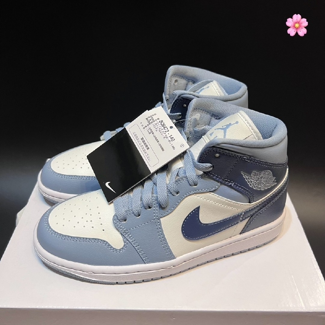 NIKE(ナイキ)の国内正規品 23.5cm ナイキ WMNS エアジョーダン1 MID AJ1 レディースの靴/シューズ(スニーカー)の商品写真