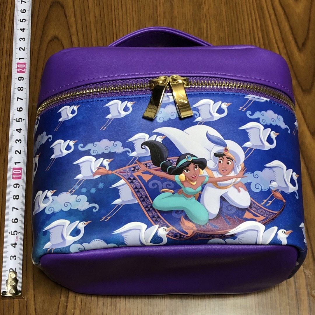 Disney(ディズニー)のアラジン＆ジャスミン バニティポーチ 30周年 レディースのファッション小物(ポーチ)の商品写真