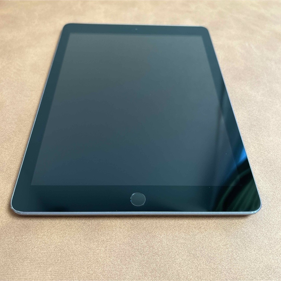 iPad(アイパッド)の7492 iPad6 第6世代 32GB WIFIモデル スマホ/家電/カメラのPC/タブレット(タブレット)の商品写真