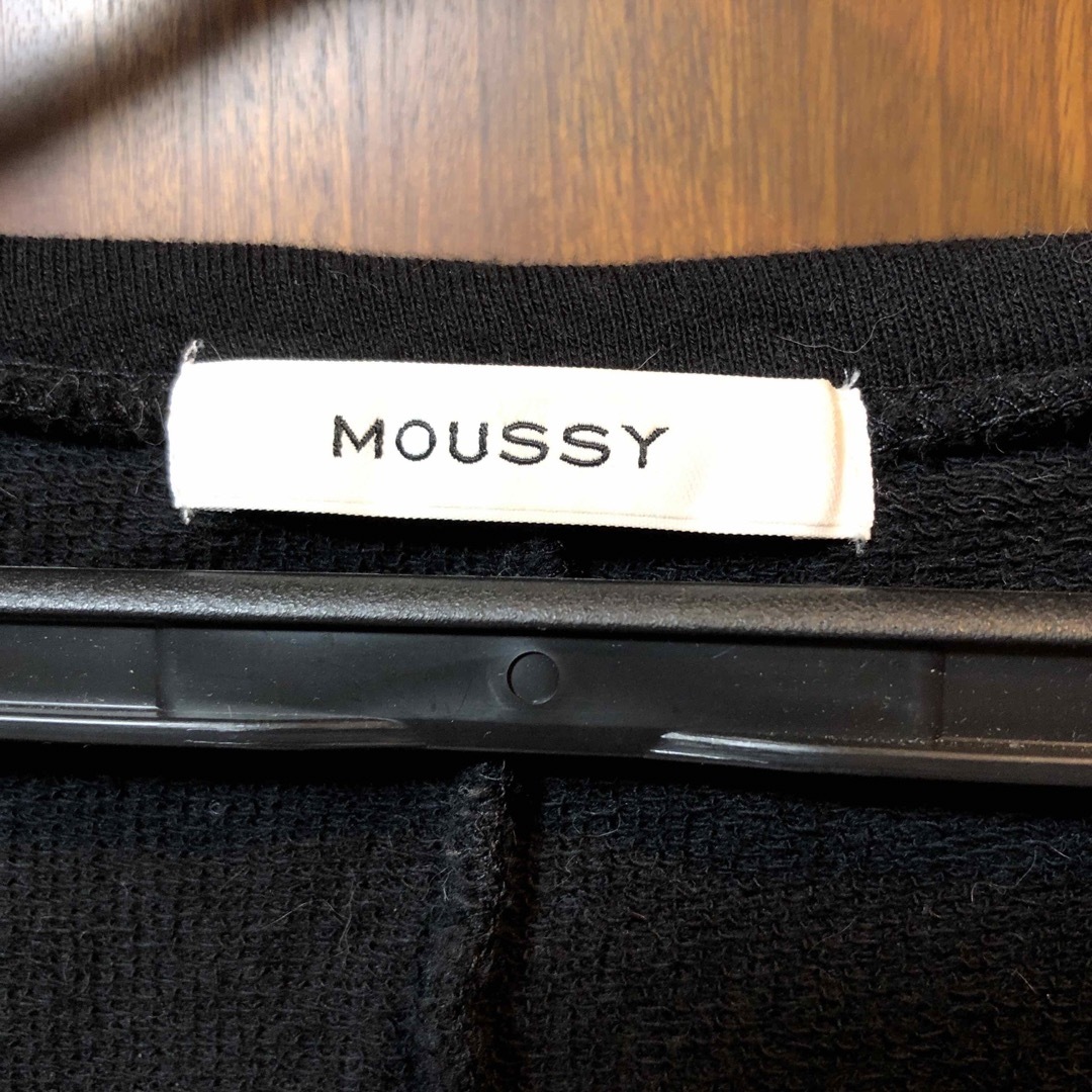 moussy(マウジー)の美品　マウジーのフロントレース地の黒のおしゃれなトップス レディースのトップス(トレーナー/スウェット)の商品写真