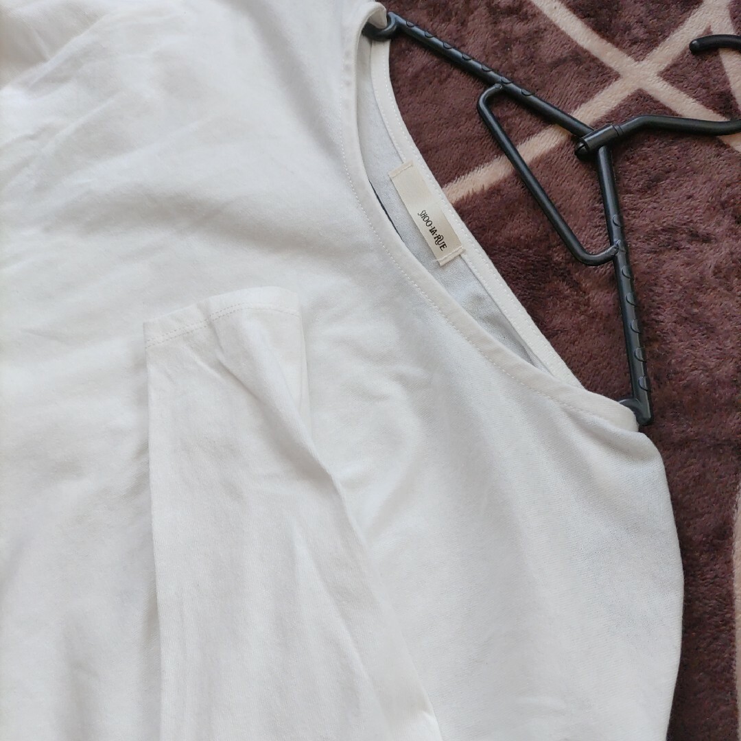 SHOO・LA・RUE(シューラルー)のシューラルー　長袖Tシャツ白 レディースのトップス(Tシャツ(長袖/七分))の商品写真
