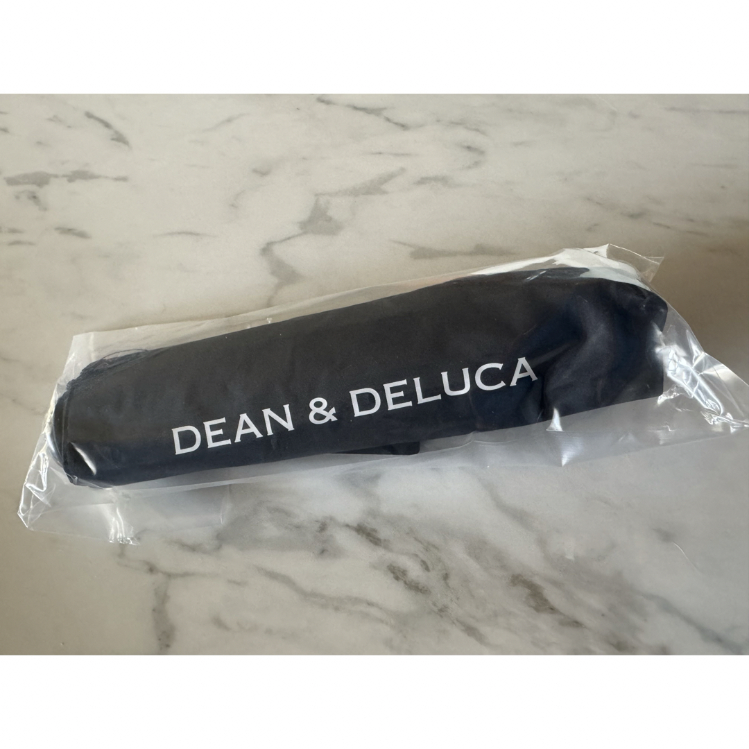 DEAN & DELUCA(ディーンアンドデルーカ)の【新品】ディーンアンドデルーカ　折りたたみ傘（晴雨兼用）ブラック レディースのファッション小物(傘)の商品写真