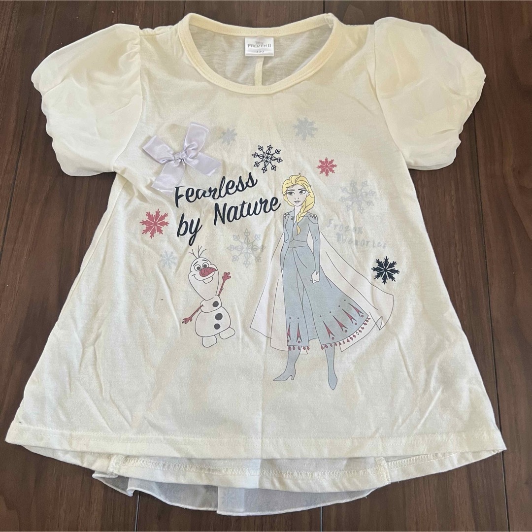 アナと雪の女王　Tシャツ　130 半袖 キッズ/ベビー/マタニティのキッズ服女の子用(90cm~)(Tシャツ/カットソー)の商品写真