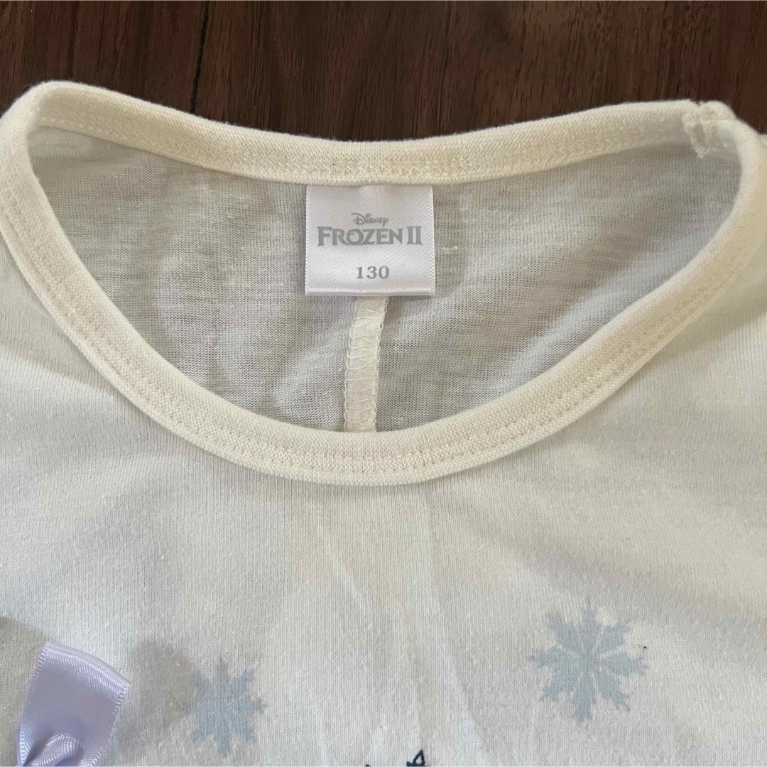 アナと雪の女王　Tシャツ　130 半袖 キッズ/ベビー/マタニティのキッズ服女の子用(90cm~)(Tシャツ/カットソー)の商品写真