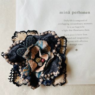 ミナペルホネン(mina perhonen)のミナペルホネン　ハンドメイド　コサージュ♪(ブローチ/コサージュ)