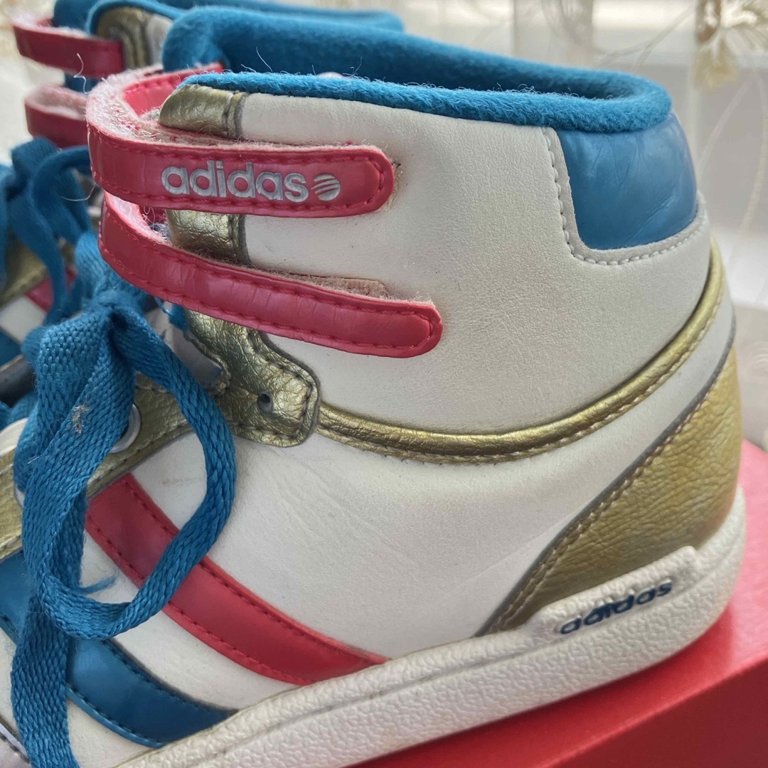 adidas(アディダス)のadidas スニーカー　レディース　24 レディースの靴/シューズ(スニーカー)の商品写真