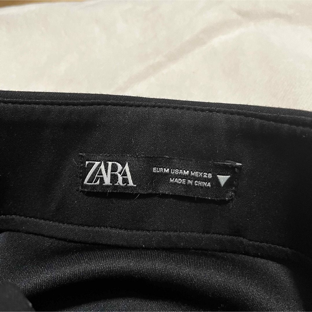 ZARA(ザラ)の【新品未使用】ZARA Mサイズ　ミニスカート　ブラック レディースのスカート(ミニスカート)の商品写真