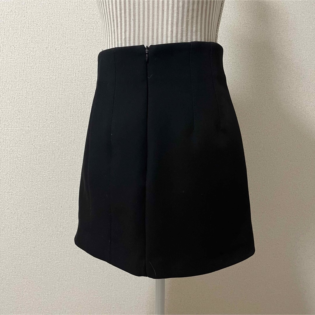 ZARA(ザラ)の【新品未使用】ZARA Mサイズ　ミニスカート　ブラック レディースのスカート(ミニスカート)の商品写真