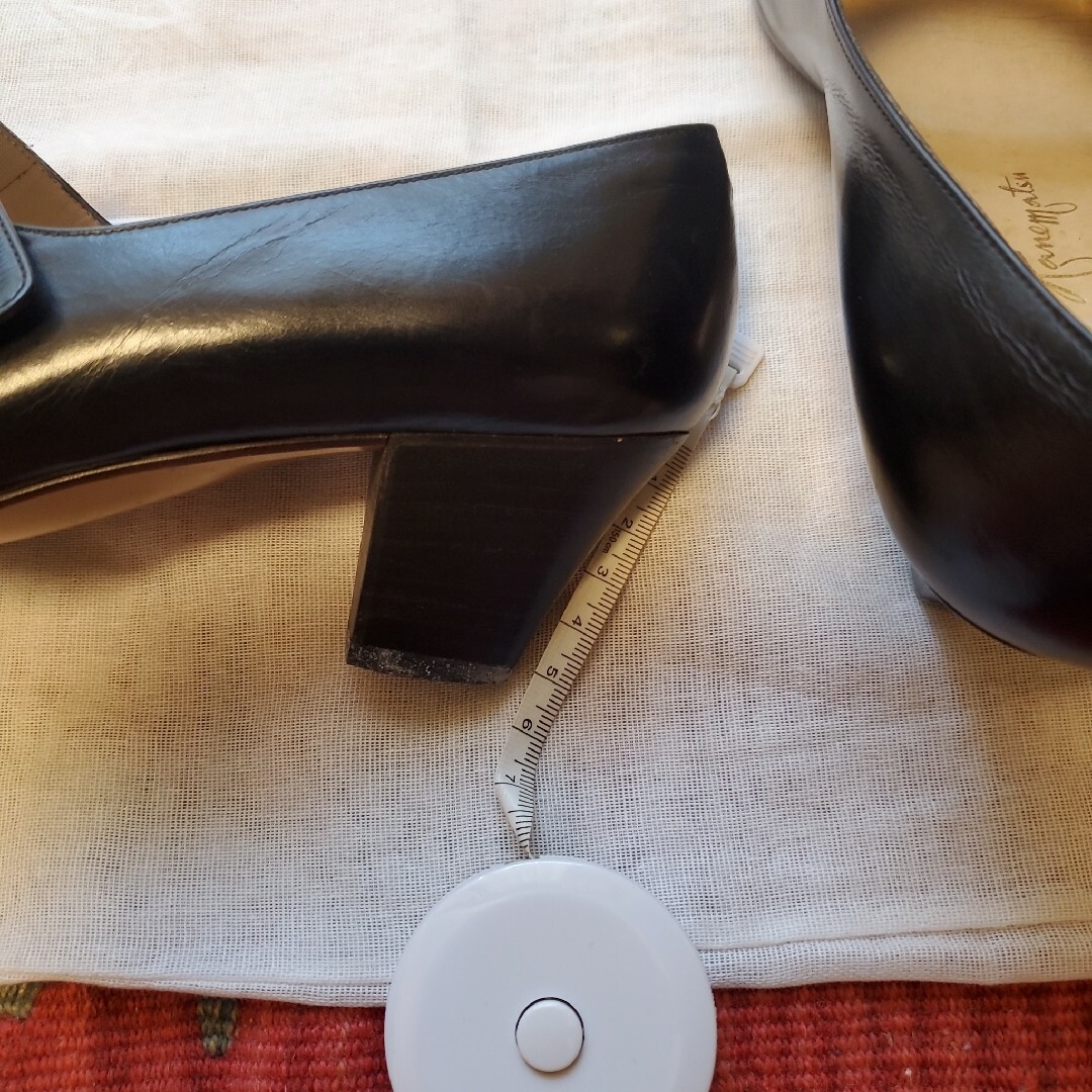 GINZA Kanematsu(ギンザカネマツ)の超美品❗銀座カネマツ　ブラックパンプス23 レディースの靴/シューズ(ハイヒール/パンプス)の商品写真