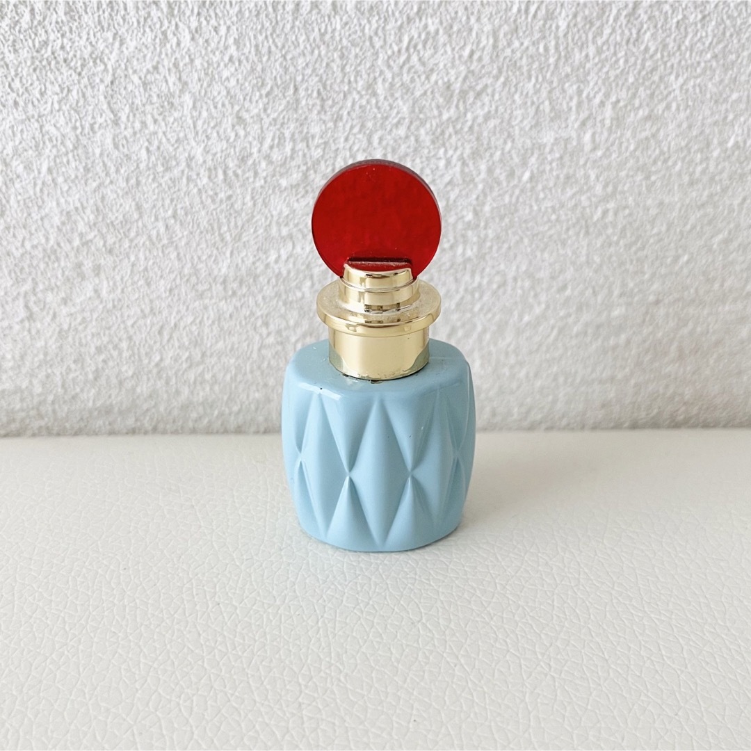 miumiu(ミュウミュウ)のmiumiu オードパルファム ミニ香水 7.5ml パフューム コスメ/美容の香水(香水(女性用))の商品写真