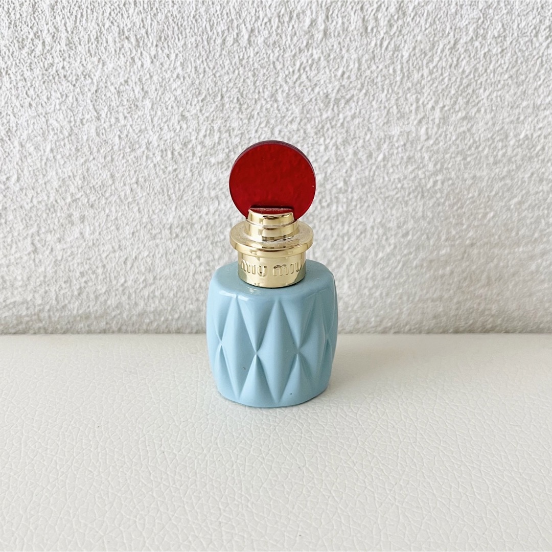 miumiu(ミュウミュウ)のmiumiu オードパルファム ミニ香水 7.5ml パフューム コスメ/美容の香水(香水(女性用))の商品写真