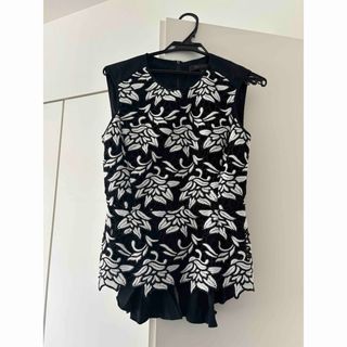 ビーシービージーマックスアズリア(BCBGMAXAZRIA)の【美品】bcbgmaxazria→大人綺麗めトップス(Tシャツ(半袖/袖なし))