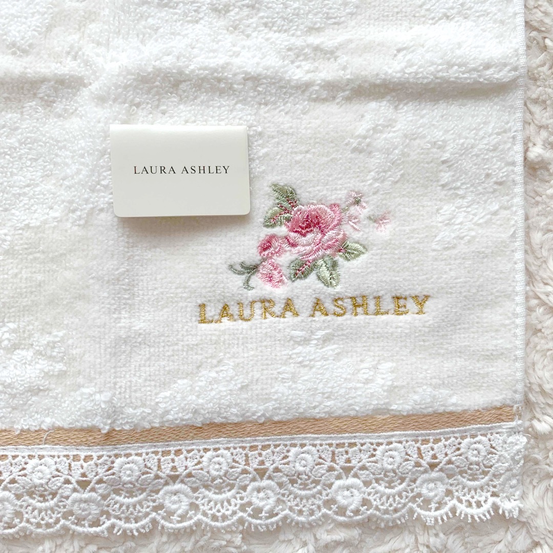 LAURA ASHLEY(ローラアシュレイ)の《未使用》LAURAASHLEY タオルハンカチ レディースのファッション小物(ハンカチ)の商品写真