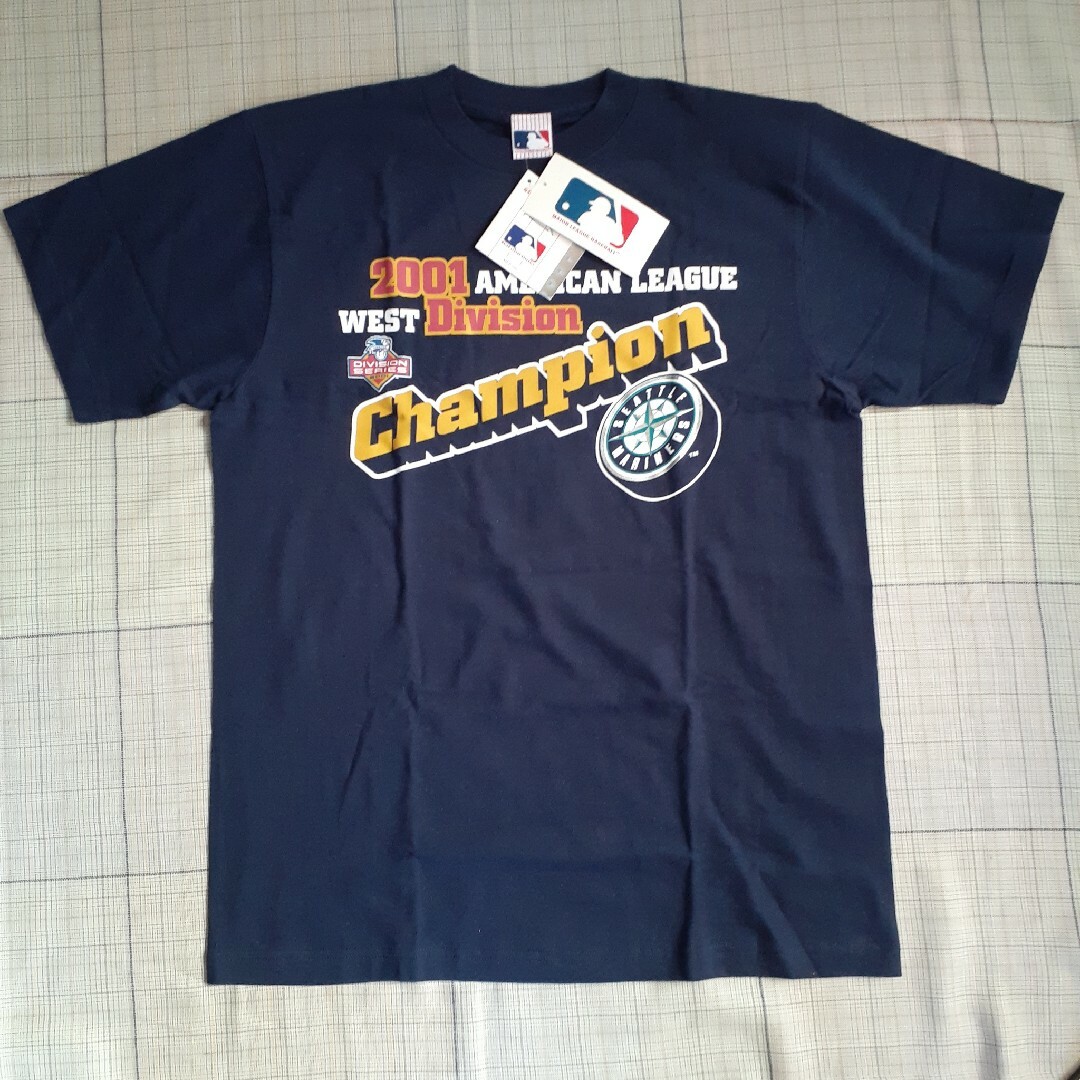 【新品】 マリナーズ MLB チャンピオン  2001 プリントTシャツ メンズのトップス(Tシャツ/カットソー(半袖/袖なし))の商品写真