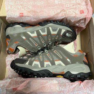 ザノースフェイス(THE NORTH FACE)の新品！ノースフェイス 靴 メンズ 26.5 ベージュ(スニーカー)