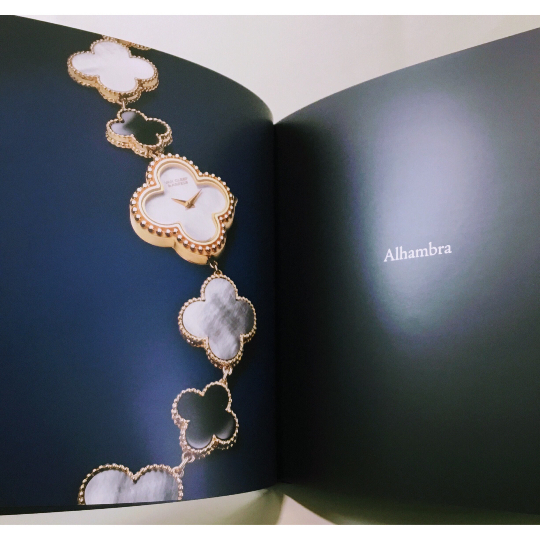 Van Cleef&Arpelsヴァンクリーフアーペル　時計カタログ レディースのファッション小物(腕時計)の商品写真