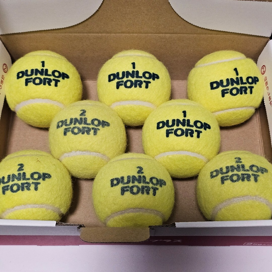DUNLOP(ダンロップ)の送料込 DUNLOP FORT テニスボール8個 スポーツ/アウトドアのテニス(ボール)の商品写真