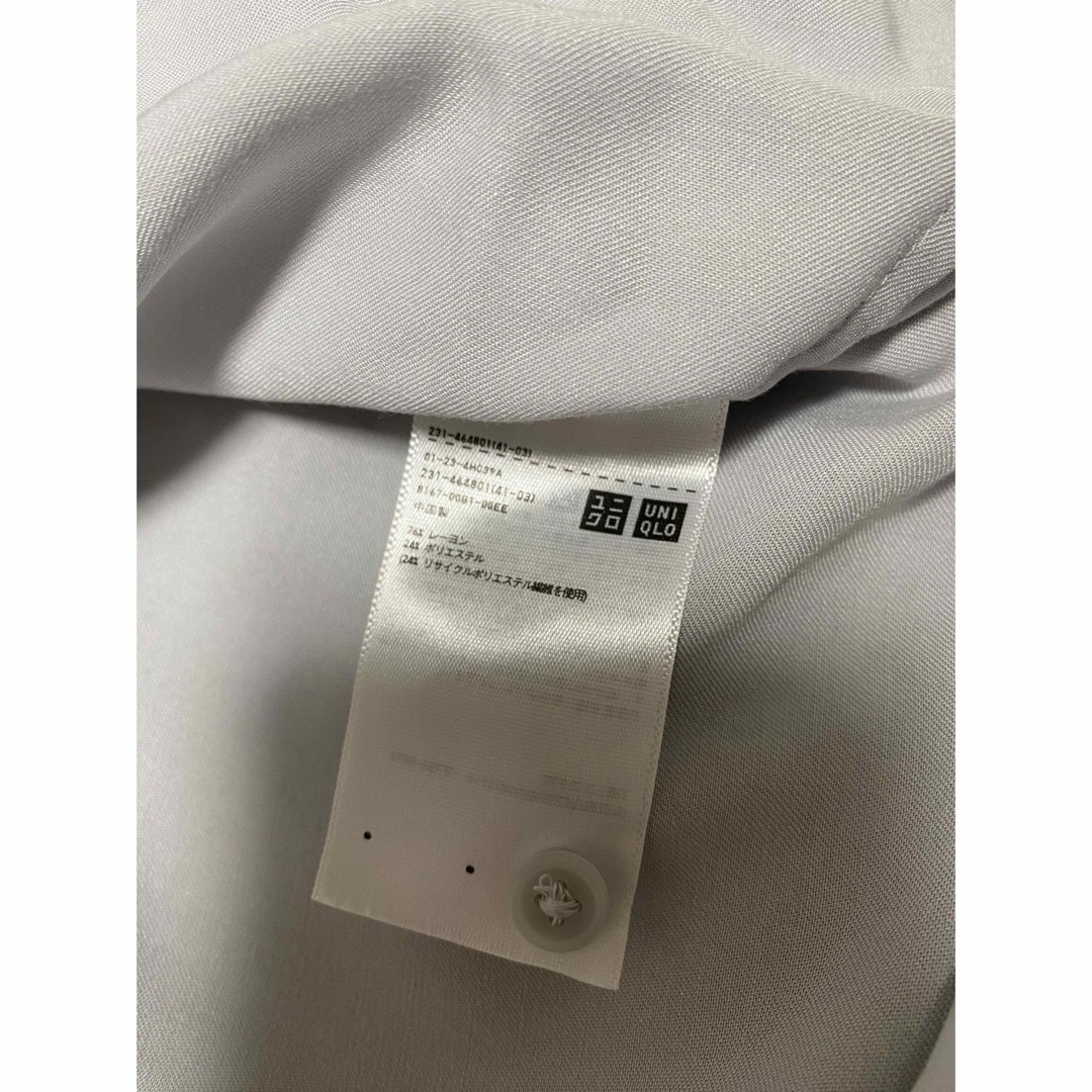 UNIQLO(ユニクロ)のユニクロ　レーヨンボウタイブラウス（長袖）　XL レディース　ライトグレー レディースのトップス(シャツ/ブラウス(長袖/七分))の商品写真