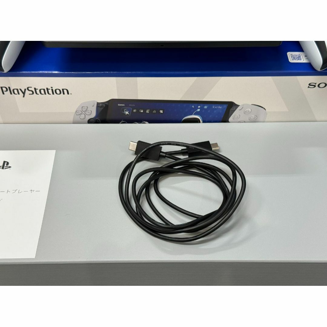 SONY(ソニー)の美品PlayStation Portalリモートプレーヤー CFIJ-18000 エンタメ/ホビーのゲームソフト/ゲーム機本体(家庭用ゲーム機本体)の商品写真