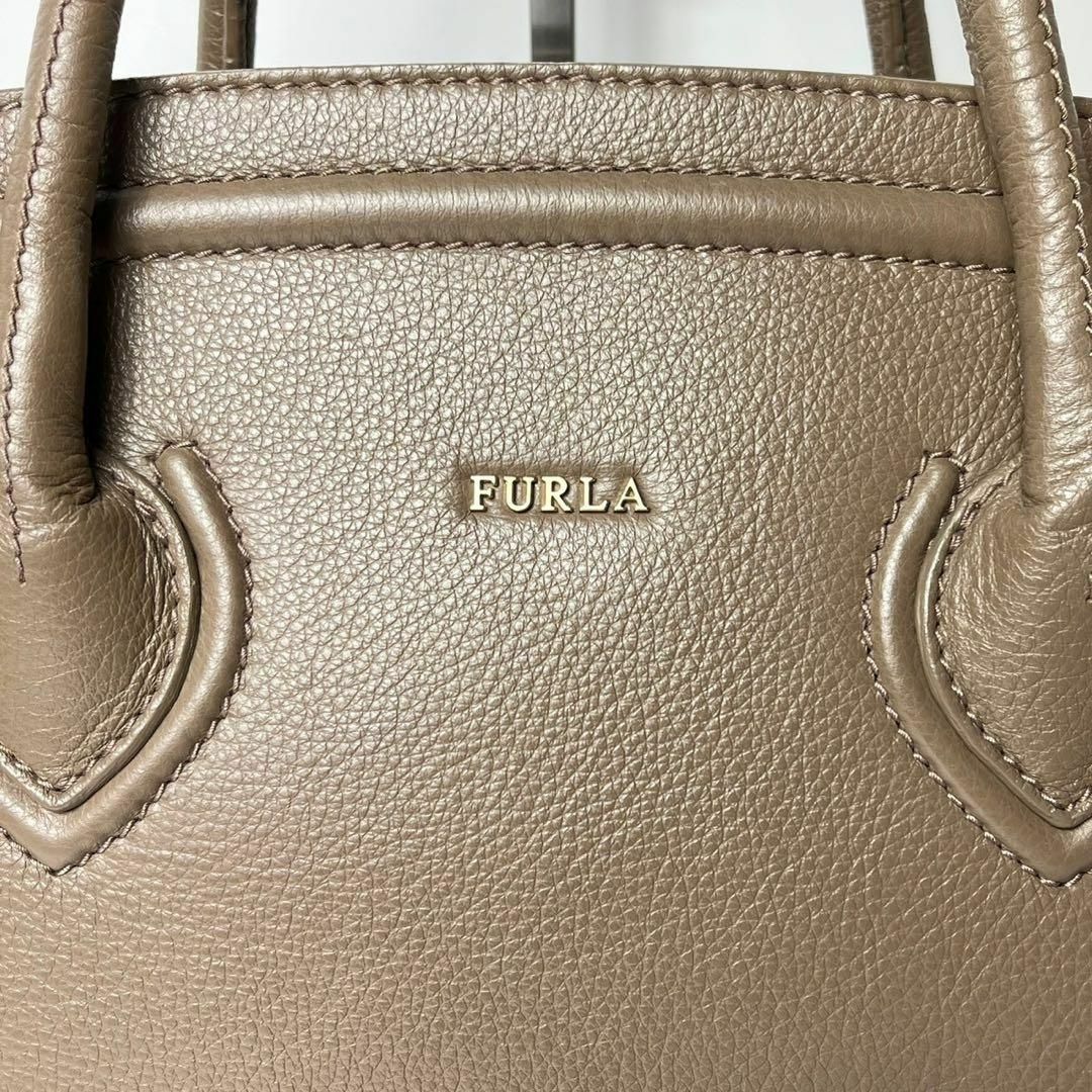 Furla(フルラ)の【美品】フルラ　カレッジトート　ベージュ　大容量　肩掛け可　A4可　トートバッグ レディースのバッグ(トートバッグ)の商品写真