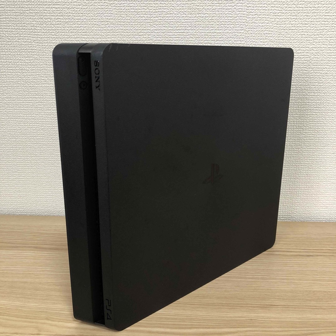 SONY(ソニー)のPlayStation4 Pro 1TB (CUH-2000)  エンタメ/ホビーのゲームソフト/ゲーム機本体(家庭用ゲーム機本体)の商品写真