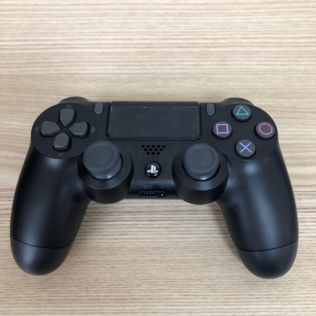 SONY(ソニー)のPlayStation4 Pro 1TB (CUH-2000)  エンタメ/ホビーのゲームソフト/ゲーム機本体(家庭用ゲーム機本体)の商品写真