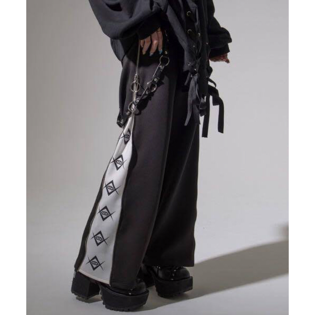 REFLEM(レフレム)のREFLEM レフレム サスペンダー 付き ジャージ パンツ ブラック レディースのパンツ(カジュアルパンツ)の商品写真