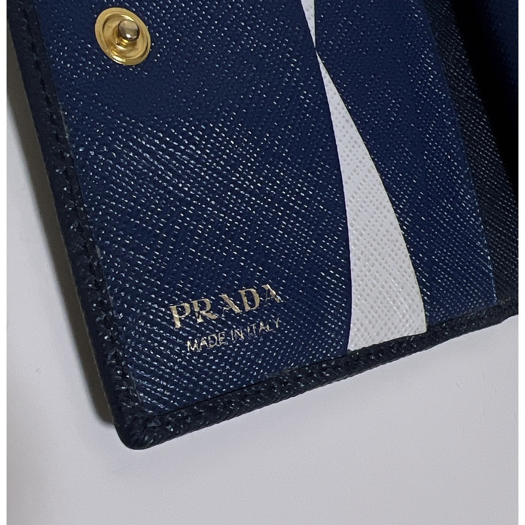 PRADA(プラダ)の☆美品☆送料無料☆PRADAプラダ二つ折り財布☆ネイビー系☆ レディースのファッション小物(財布)の商品写真