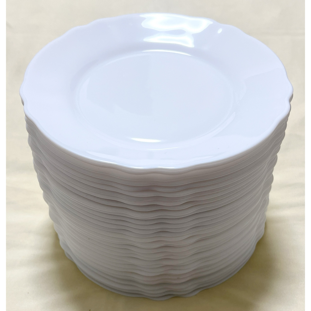 フランス製　ARTICLE YAMAZAKI　耐熱強化ガラス　白い花形皿33枚 インテリア/住まい/日用品のキッチン/食器(食器)の商品写真