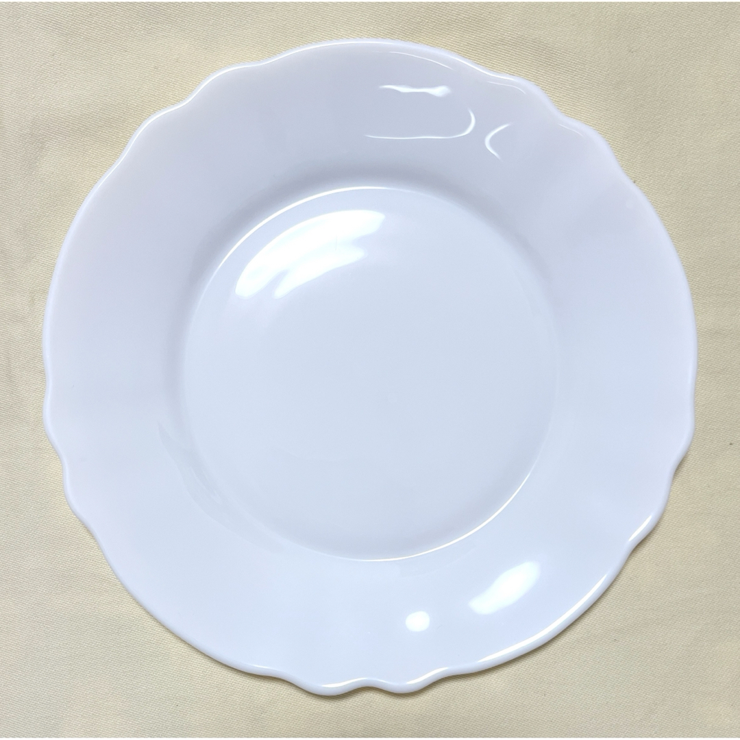 フランス製　ARTICLE YAMAZAKI　耐熱強化ガラス　白い花形皿33枚 インテリア/住まい/日用品のキッチン/食器(食器)の商品写真