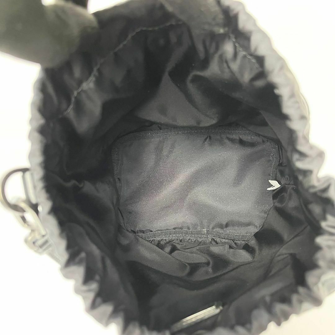 PRADA(プラダ)の【美品・箱付】プラダ　ソフトレザー　ドローストリングバッグ　巾着バッグ　ブラック メンズのバッグ(その他)の商品写真