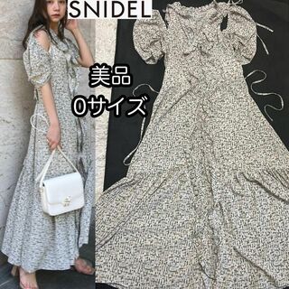 SNIDEL - 美品【snidel】フリルオーバーワンピース/スナイデル0サイズ 総柄 肩出し