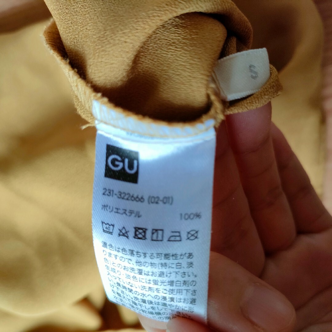 GU(ジーユー)のレディース　半袖　ブラウス　シャツ　S レディースのトップス(シャツ/ブラウス(半袖/袖なし))の商品写真