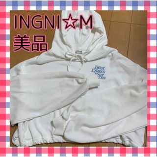 イング(INGNI)のINGNIフードパーカー ショート丈パーカー イング トップス ホワイト　美品(パーカー)