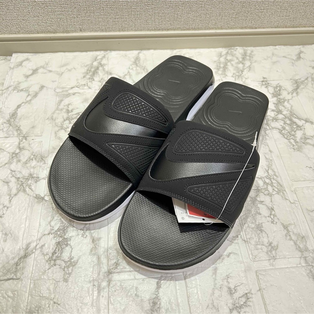 NIKE(ナイキ)の新品 未使用 NIKE AIRMAX CIRRO SLIDE ブラック/ホワイト メンズの靴/シューズ(サンダル)の商品写真