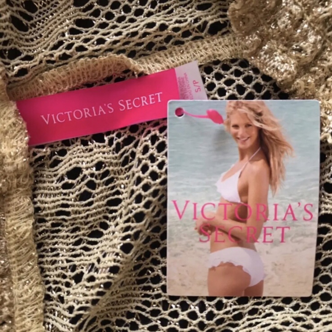 Victoria's Secret(ヴィクトリアズシークレット)のレア 新品 水着 ヴィクトリアシークレット ショートパンツ S 水着 ゴールド レディースのパンツ(ショートパンツ)の商品写真