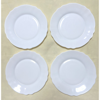 フランス製　ARTICLE YAMAZAKI　耐熱強化ガラス　白い花形皿4枚(食器)