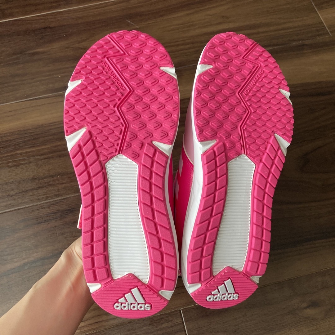 adidas(アディダス)のアディダス　スニーカー ジュニア 21㎝ キッズ/ベビー/マタニティのキッズ靴/シューズ(15cm~)(スニーカー)の商品写真