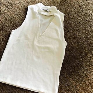 ザラ(ZARA)のzara トップス(カットソー(半袖/袖なし))