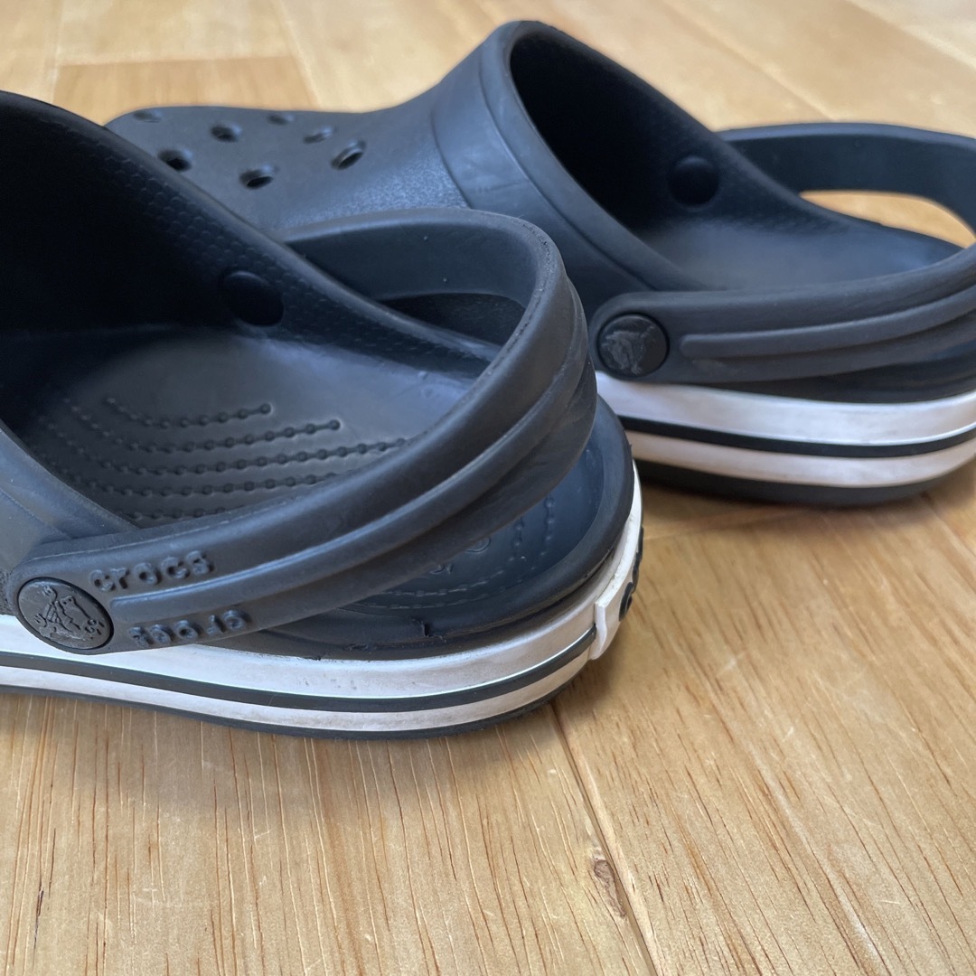 crocs(クロックス)のクロックス　サンダル　ブラック　キッズ　サイズC12(18.5cm)   キッズ/ベビー/マタニティのキッズ靴/シューズ(15cm~)(サンダル)の商品写真