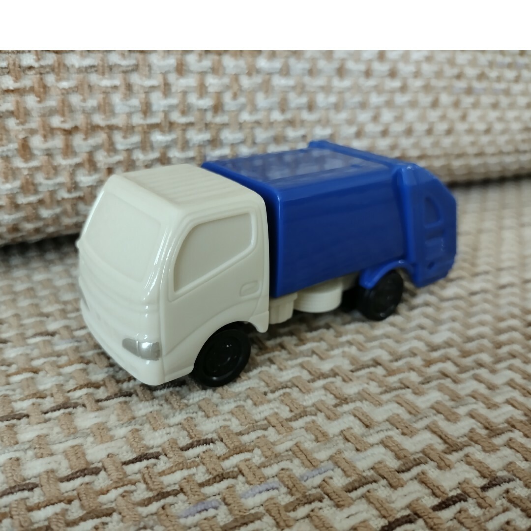 Takara Tomy(タカラトミー)のハッピーセット　トミカ　マクドナルド　トヨタ ダイナ 清掃車 エンタメ/ホビーのおもちゃ/ぬいぐるみ(キャラクターグッズ)の商品写真